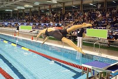 barierki otaczające plażę basenową Charakterystyka: miejsca doskonale widoczne z powierzchni basenu olimpijskiego i sektora rekreacyjnego.