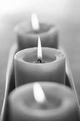 Pamiętając o ukochanych Przypominamy, że nadal macie okazję upamiętnić swoich ukochanych. Po dwie świece na upamiętnienie naszych zmarłych (świece do kościoła) będą dostępne donacja $20.