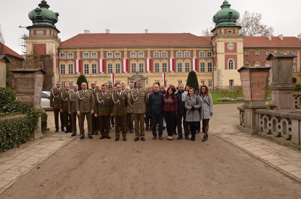 Jarosław W Jarosławiu obchody święto 11 Listopada rozpoczęło sięod złożenia kwiatów pod tablicą na Miejskim Ośrodku Kultury oraz pomnikiem przyjaźni polsko-węgierskiej.