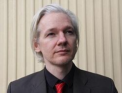 Fakty o WikiLeaks Witryna rozpoczęła działalność w grudniu 2006, w listopadzie 2007 zawierała 1,2 mln dokumentów Operatorzy witryny twierdzą, iż autorzy wpisów nie ponoszą ryzyka związanego z
