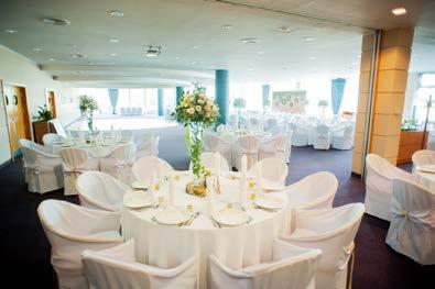 Przyjęcia weselne w Restauracji mieszczącej do 250 gości to idealne rozwiązanie dla Par poszukujących widnej i przestronnej sali weselnej.