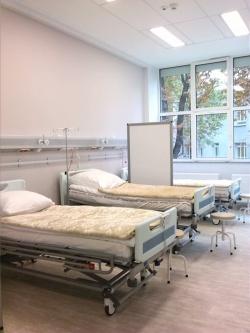 Poza naszym oddziałem jest zaledwie 20 łóżek geriatrycznych w dwóch pododdziałach (w Szpitalu Klinicznym Dzieciątka Jezus na ul. Lindleya oraz w Szpitalu Klinicznym im.