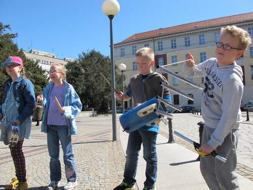 wielkim przemarszem uczestników