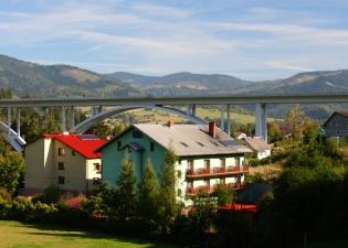 m (o ile pozwolą warunki atmosferyczne) Aquapark w Leśnej Gry i zabawy, warsztaty, dyskoteki i ogniska Zwiedzanie zabytków budownictwa regionalnego Hala Boracza hala