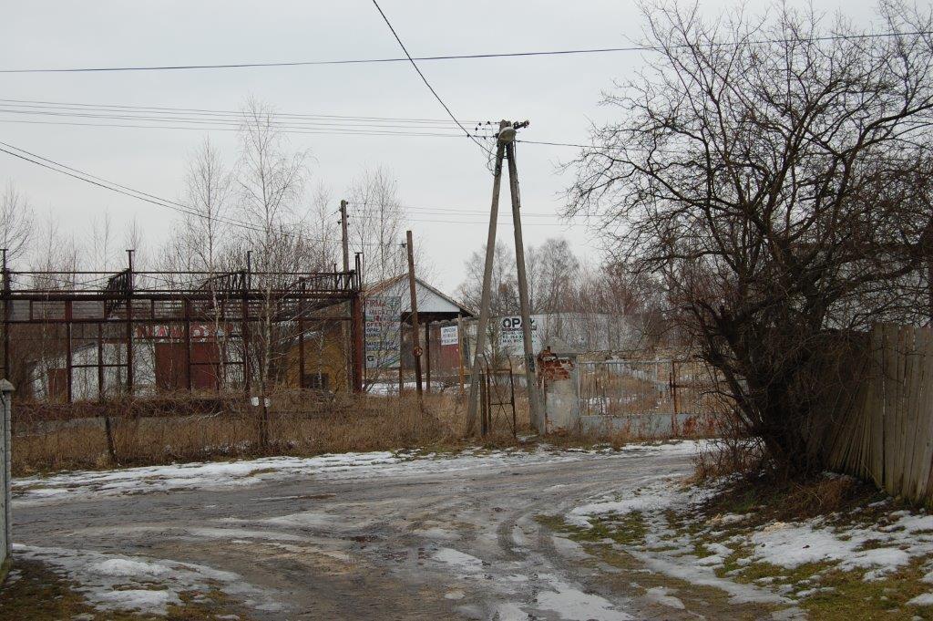 przemysłowe, aż do nawozów, materiałów siewnych, budowlanych i węgla na opał. Obecnie budynki podupadły, a teren jest zdegradowany.