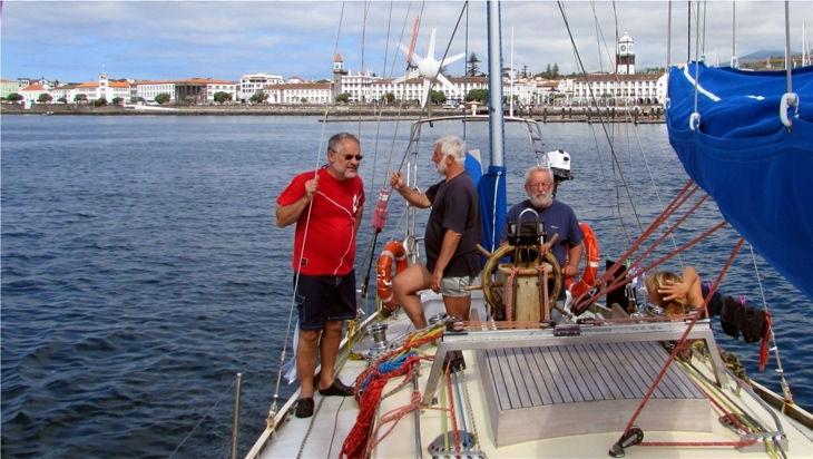 Ponta Delgada pożegnaliśmy i wypłynęliśmy na