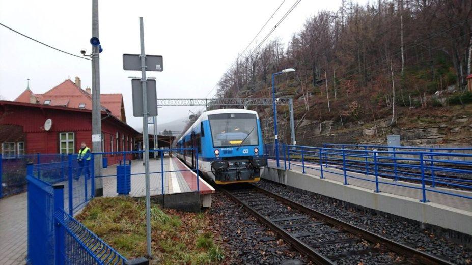 Połączenie: Szklarska Poręba Górna Harrachov Liberec linia kolejowa łącząca Szklarską Porębę i Harrachov do 2010 roku była nieczynna dla ruchu kolejowego; Samorząd Województwa Dolnośląskiego w 2008