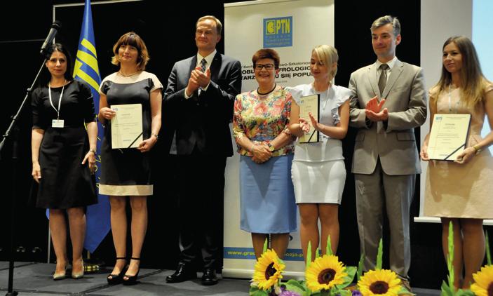 Rycina 10 Wyróżnieni nagrodami dla Młodych Nefrologów ufundowanych przez firmę Apotex (fot. Janusz Ostrowski). Apotex Young Nephrologists award winners. Rycina 12 Prowadzący sesję 2. Od lewej: prof.