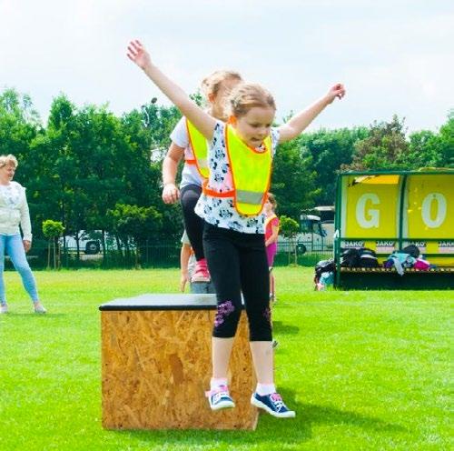 PIŁKARSKI CROSS PRZY BUKOWEJ Ponad 150 biegaczy