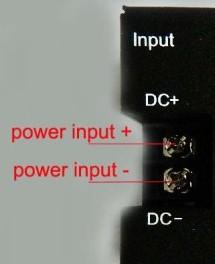 OPIS ZŁĄCZ Podłączenie taśmy LED RGB Podłączenie zasilania DC+ DC- Power Receiver Zasilanie DC 12-24Vdc V+ "+" współnej anody taśmy LED RGB Czerwony kolor świecenia oznacza podłączenie zasilania