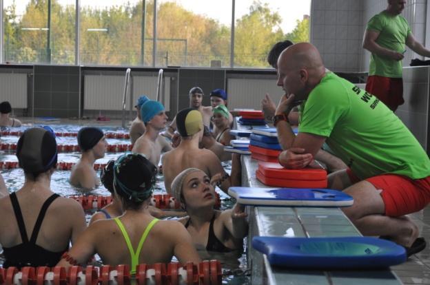 Powszechna nauka pływania w Powiecie Szydłowieckim Projekt dofinansowany przez Starostwo Powiatowe w Szydłowcu W ramach