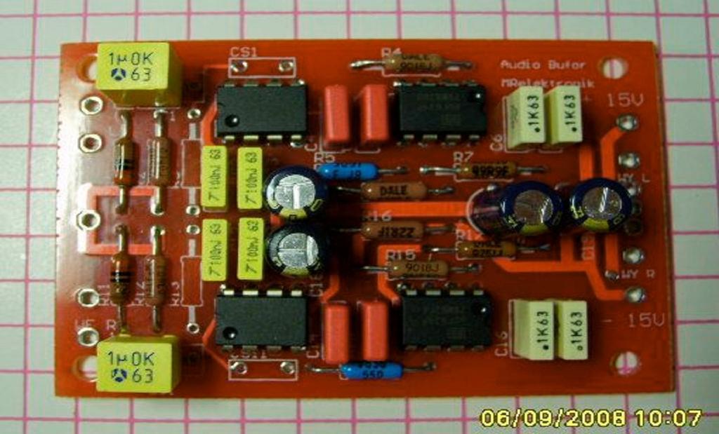 Zasilanie płytki przewidziano z analogowego zasilacza +/- 12 do 15V urządzenia, w którym montujemy układ, pod warunkiem