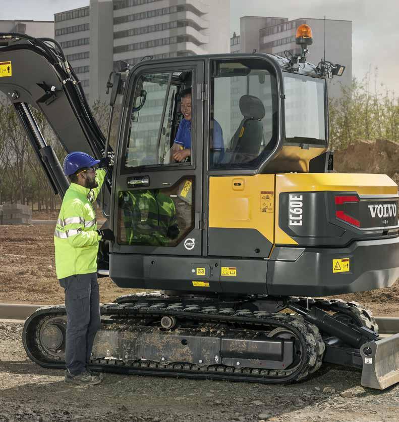 Większa kabina 10% więcej przestrzeni oznacza bardziej komfortowe i relaksujące warunki pracy, co zwiększa wydajność i zmniejsza zmęczenie.