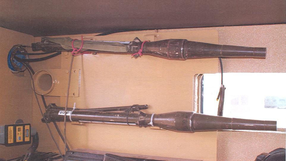Zdj. 1. Granatniki RPG-76 ulokowane w pojeździe [1] Doświadczenie zdobyte w Iraku oraz Afganistanie są dobrym przykładem obrazującym wykorzystywania tego rodzaju broni.