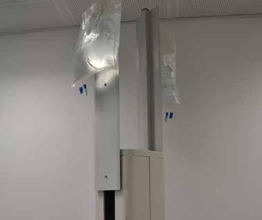 Hebesystem Lifting system Etikettenschnitt Label cutting In einem elektrischen Hebesystem für Spülund Infusionsbeutel für minimalinvasive medizinische Operationen stehen dem Anwender