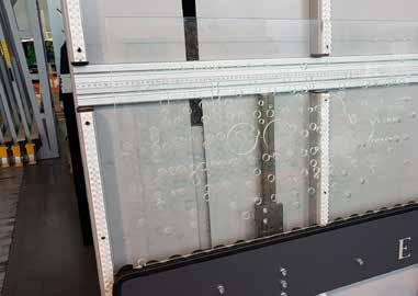 Glasbohrmaschine Glass drill Positionierer Positioner In einer Glasbohrmaschine herrschen viel Staub, Wasser und Glaspartikel