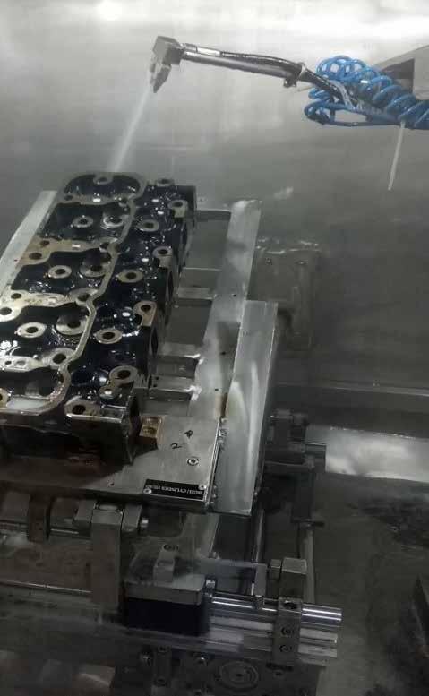 ,Ltd, Dongsheng Zhang, Hangzhou, China drylin R-Linearlager in Kombination mit hartanodisierten Aluminiumwellen sorgen in einer Teilereinigungsmaschine für die Automotiveindustrie dafür, dass