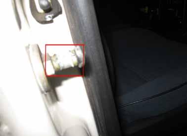 Autotürverschluß Car door lock Manipulator Manipulator Die Hülse in einer Autotür war in die Jahre gekommen.