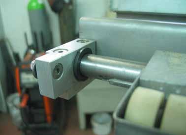 Eis-Maschine Ice cream machine CNC-Plotter CNC plotter In einer Maschine für Stiel-Eis entstanden Vibrationen, die nun mittels Gleitlagern aus iglidur M250 der Vergangenheit angehören.