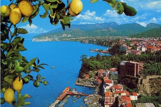 W Sirmione znajdują się też dwa stare kościoły oraz pozostalości rzymskich budowli. Przejazd do hotelu - zakwaterowanie - obiadokolacja - 1 nocleg.