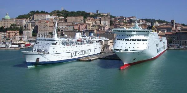 2 dzień - przyjazd do ZADARU portowego miasta położonego nad Adriatykiem w Chorwacji. Spacerowe zwiedzanie miasta. Następnie dalsza podróż do hotelu w okolicach Splitu.