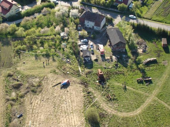 Jak ustalono pilot wykonywał lot z prawego fotela.