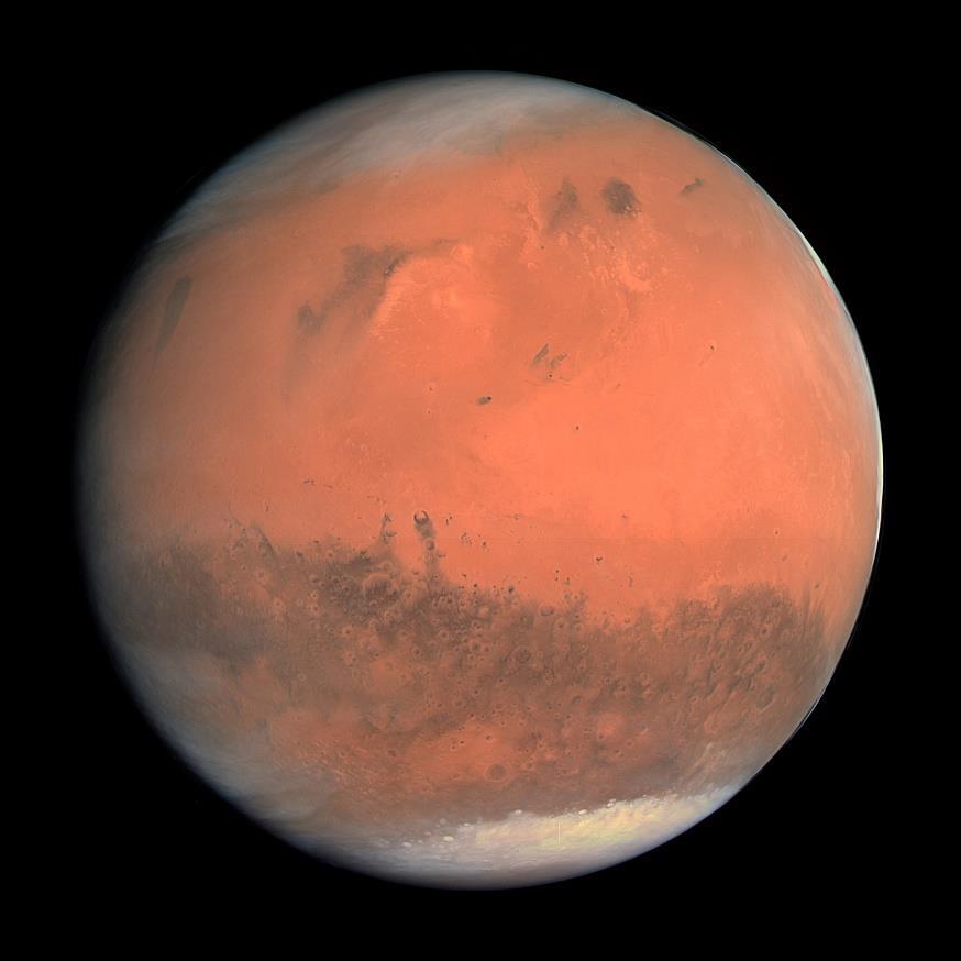 Rysunek 4. Mars. Źródło: Wikipedia 6. Do każdej planety dociera strumień promieniowania słonecznego tym mniejszy, im dalej dana planeta krąży od Słońca.