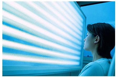 Fototerapia Fototerapia (światłoterapia), czyli światłolecznictwo, helioterapia to nazwa określająca różne działania mające u podstawy leczenie światłem.
