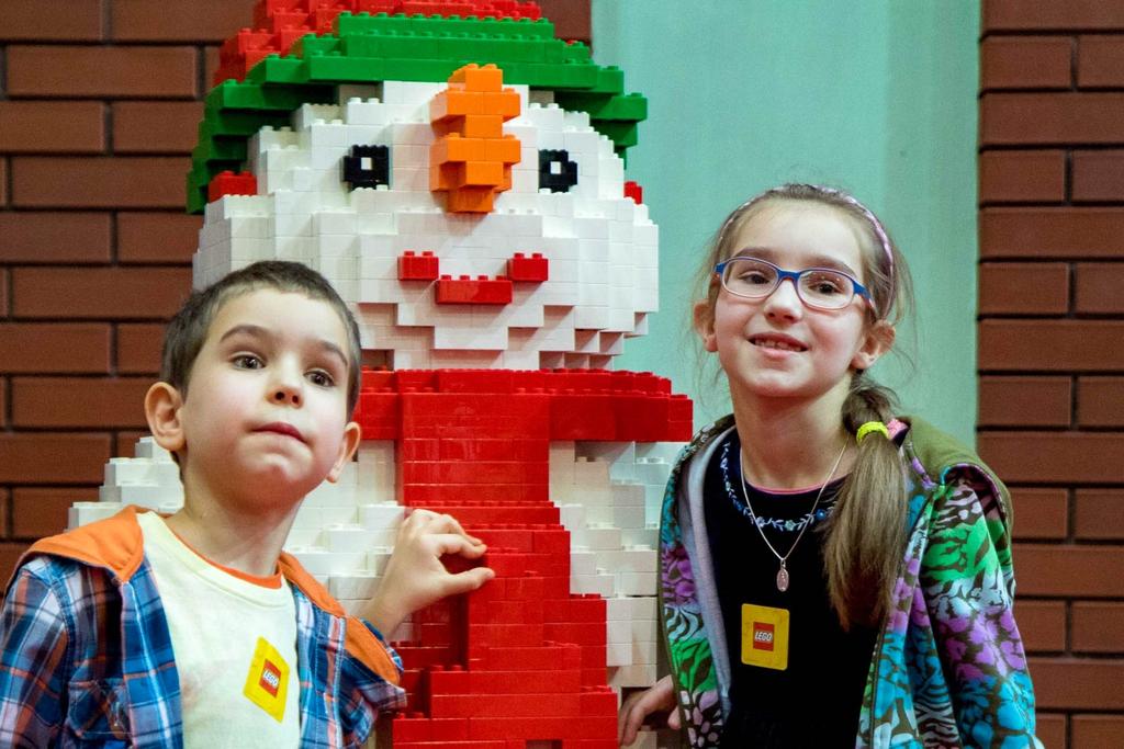 A wśród nich: spotkanie ze Świętym Mikołajem, paczki dla dzieci (książeczki LEGO z figurką), przedstawienie teatralne W poszukiwaniu Św. Mikołaja.