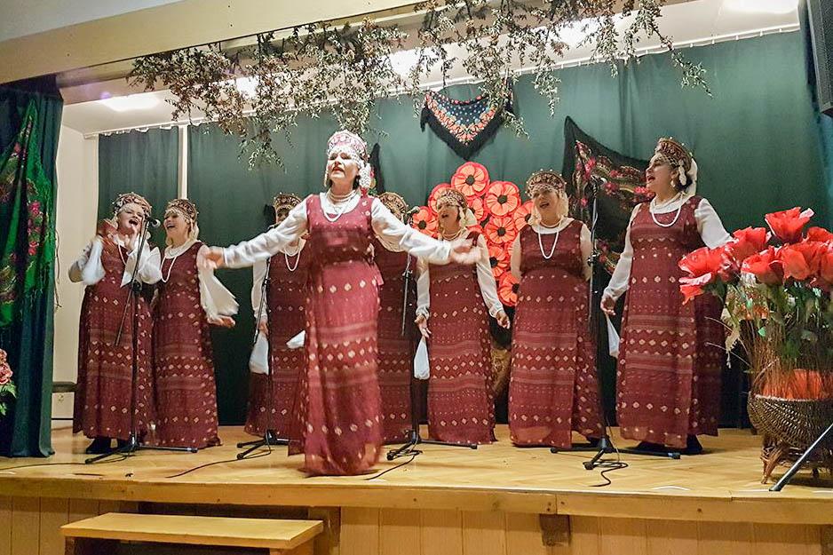 fot. Rosyjskie Centrum Nauki i Kultury w Gdańsku W repertuarze znajdują się słowiańskie piosenki ludowe oraz folklor: rosyjski, ukraiński, białoruski, polski oraz kolędy ukraińskie i białoruskie.