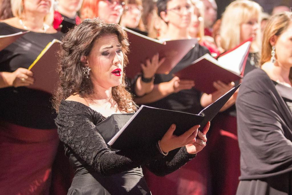 Na scenie wystąpią: Aleksandra Klimczak sopran, Jadwiga Niebelska-Deshmukh alt, Rafał Grozdew tenor, Tomasz Raff bas, a także Chór Papieski im. św.