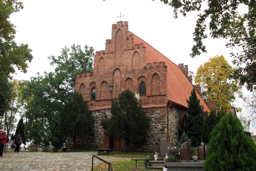 Następnie dotarliśmy do Bierzgłowa, małej miejscowości w gminie Łubianka. Tu obejrzeliśmy gotycki kościół parafialny pw. Wniebowzięcia NMP z przełomu XIII i XIV wieku. Świątynia pierwotnie pw. św.
