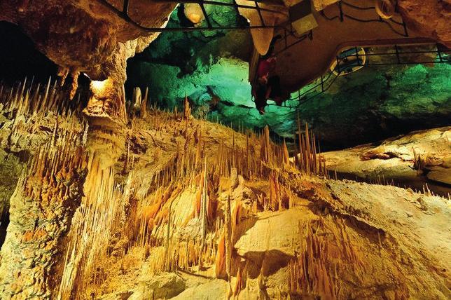 15 wyjazd w drogę powrotną do Hotelu Jaskinia Raj Jaskinia Raj z bogatą szatą naciekową to najcudowniejsza jaskinia w Polsce.