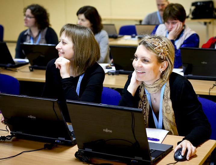 Doskonalenie nauczycieli Na poziomie europejskim warsztaty doskonalenia zawodowego seminaria kontaktowe warsztaty online