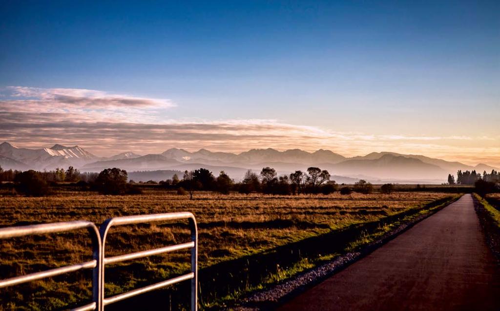 TATRY PARTNER WIODĄCY 250 KM ROWEROWEJ PRZYGODY Budowa 250 km ścieżek rowerowych biegnących przez Polskę i Słowację oraz okalających całe Tatry to projekt Euroregionu Tatry o znaczeniu strategicznym