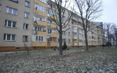 Mieszkanie idealne dla rodziny. Cena: 257.000 zł 2-POKOJOWE 42m 2 os. Albertyńskie dwa pokoje, jasna kuchnia, przedpokój, loggia, piwnica.