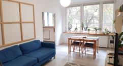 Marzanny przedpokój, oddzielna jasna kuchnia, jeden pokój, łazienka z WC, balkon, piwnica. Dobry stan.