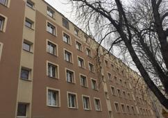Racławicka lokal na parterze z kuchnią, łazienką oraz pomieszczeniem gospodarczym. Wolne od zaraz.