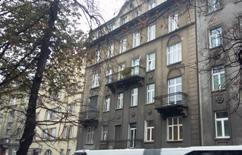 Mazowiecka 2 niezależne pokoje, duży salon przejściowy, osobna kuchnia, łazienka, WC, piwnica.
