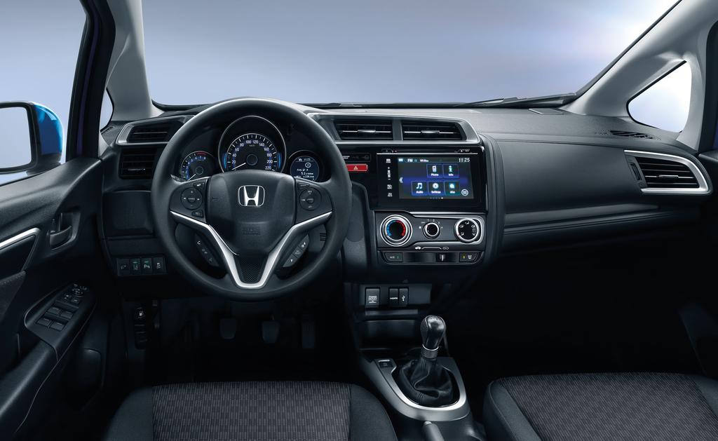 lusterka zewnętrzne Elektrycznie składane lusterka zewnętrzne System Honda Connect z 7-calowym ekranem dotykowym (AM/FM/CD, radio internetowe, zintegrowane aplikacje AHA, przeglądarka internetowa*) 2