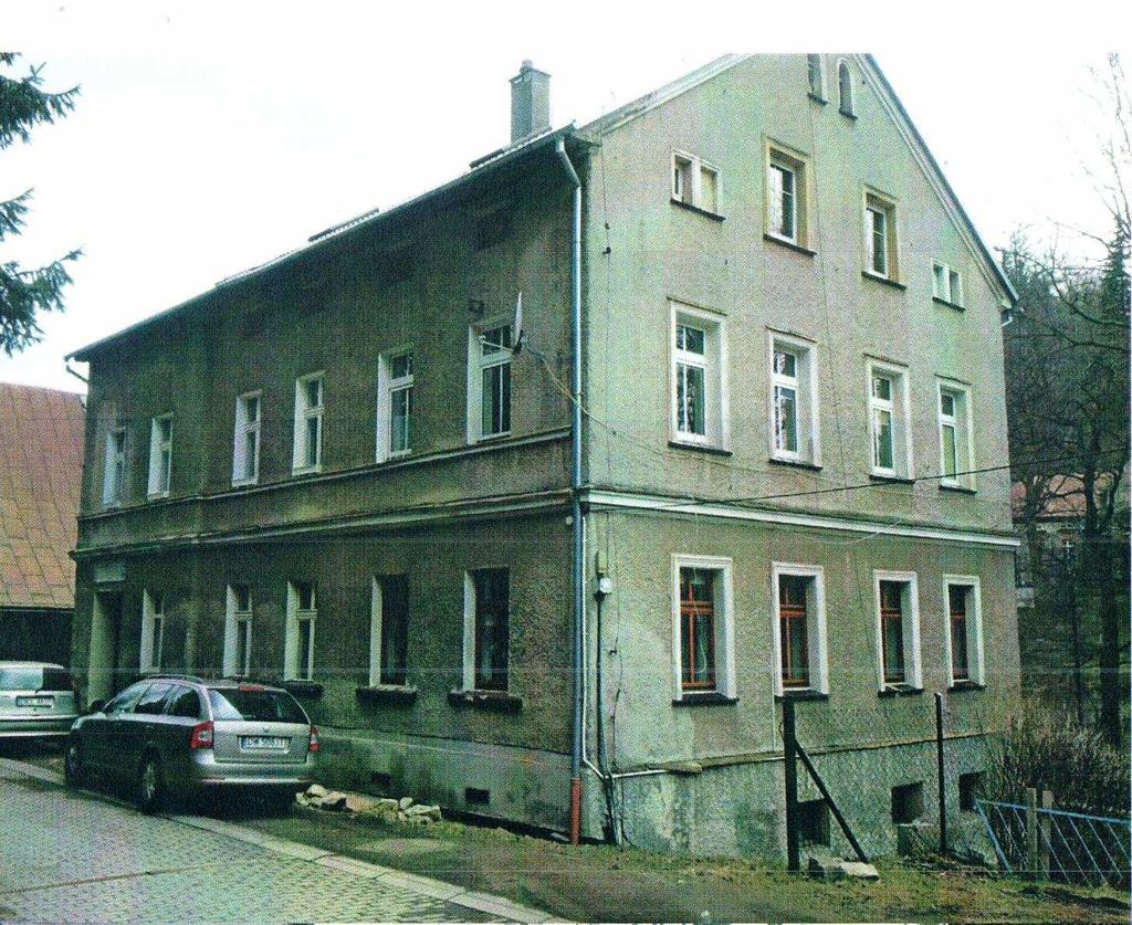W lewym górnym rogu dokumentu pieczęć podłuŝna Burmistrz Lądka-Zdroju. OGŁOSZENIE O PRZETARGU Nr IF.684.23.2012 z dnia 06 czerwca 2012 r. na sprzedaŝ lokalu mieszkalnego Lądek-Zdrój, ul. T.