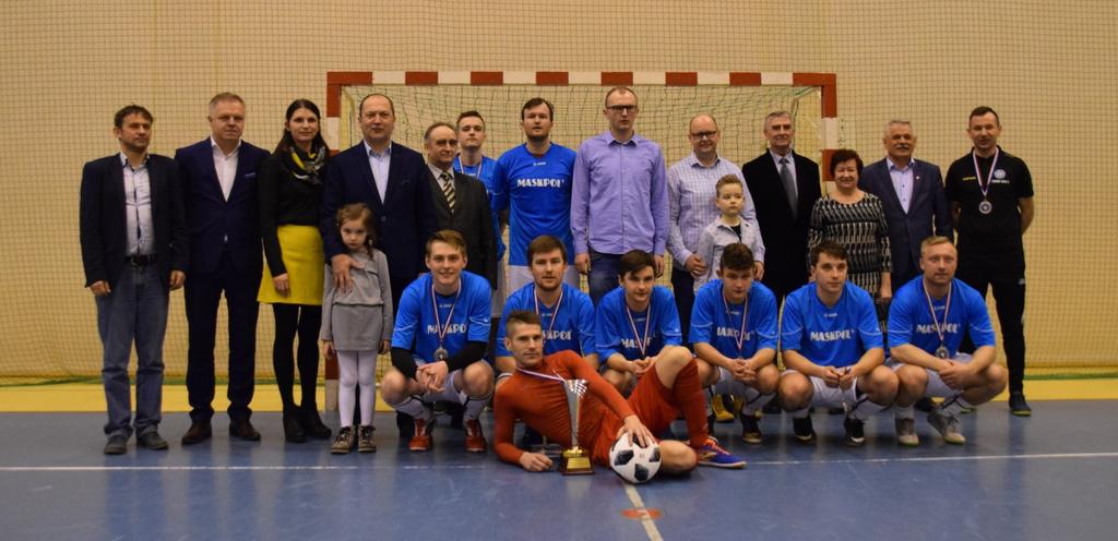 W pierwszym półfinale KS Panki wypunktował Juniora 3:0. Bardziej zacięty był drugi półfinał pomiędzy Liswartą Krzepice a Olimpią Truskolasy. Po regulaminowym czasie gry wynik brzmiał 1:1.