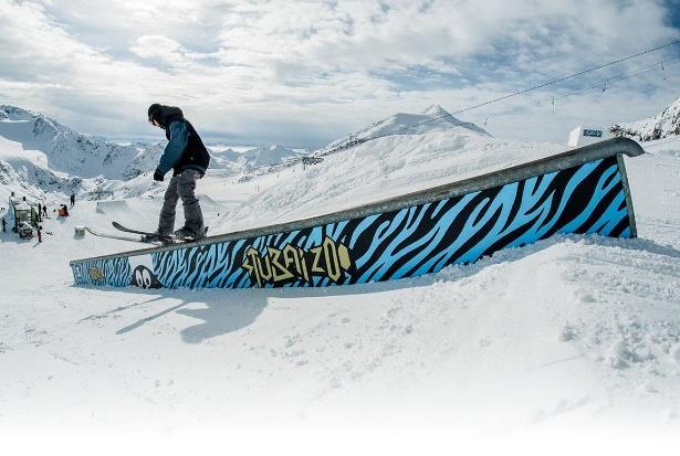 , snowpark Stubai Zoo gwarantuje już na początku sezonu najlepsze i stuprocentowe warunki śniegowe.