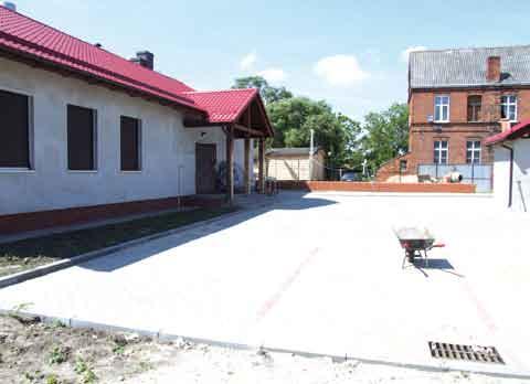 str. 6 Świetlica w Tczewskich Łąkach Budowa świetlicy wiejskiej w Tczewskich Łąkach jest już na ukończeniu.