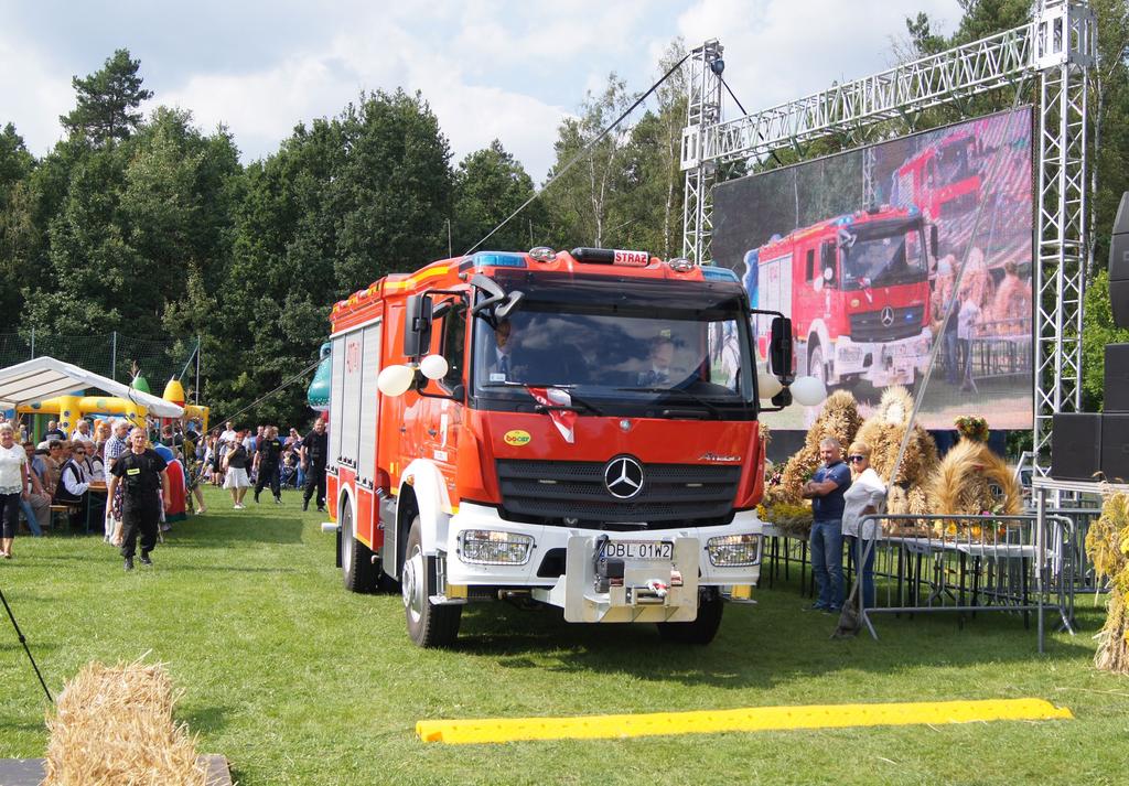 Wóz strażacki przekazany gminnej OSP w Brzeźniku W bieżącej kadencji dzięki dotacjom oraz środkom z budżetu Gminy zakupiono dwa nowe samochody ratowniczo-gaśnicze. W 2016 r.