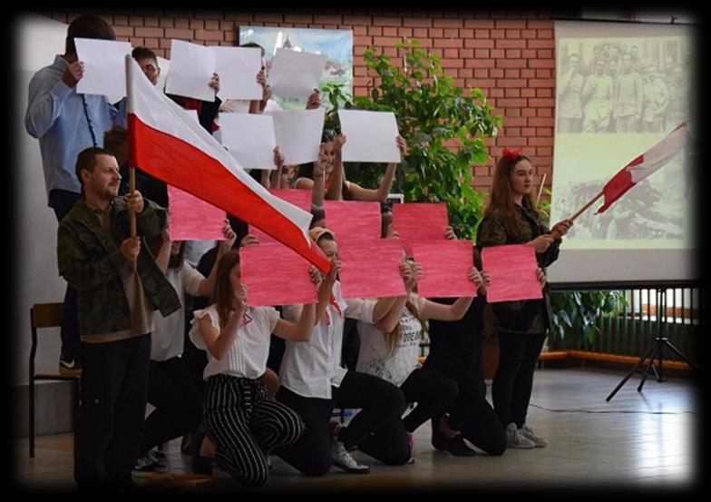 Wszystkim uczestnikom i przygotowującym ich nauczycielom gratulujemy występów i życzymy sukcesów w przyszłym roku.