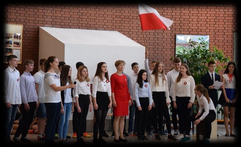 Uczniowie poznali okoliczności uchwalenia ustawy zasadniczej, główne reformy wprowadzone przez ten dokument oraz osoby zaangażowane w próbę ratowania niepodległości naszej Ojczyzny.