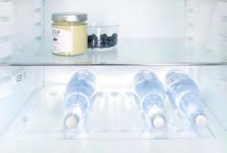 Pozwala na delikatne zamykanie drzwi chłodziarki oraz zapobiega wypadaniu butelek i produktów spożywczych.