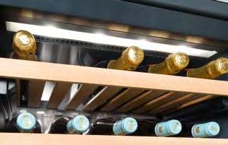 Butelki przechowywane jedna na drugiej maksymalnie wykorzystują przestrzeń w urządzeniu. Wygodny system opisywania z klipsami, gwarantuje szybki i przejrzysty przegląd przechowywanych win.