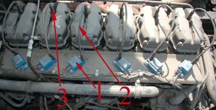 4a. Silnik DSC12: 1 świeca zapłonowa zamontowana w głowicy silnika Fot. 6.